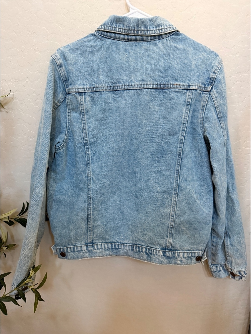 Malibleu Jeans light-wash acid-wash denim jacket - Picture 4 of 5